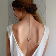 Headband mariage Audrey soie et argent bijou de dos ByrdCeeDesign