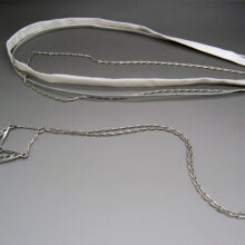 Headband mariage Audrey soie et argent bijou de dos ByrdCeeDesign