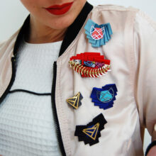 Broche John fait main créateur français ByrdCeeDesign