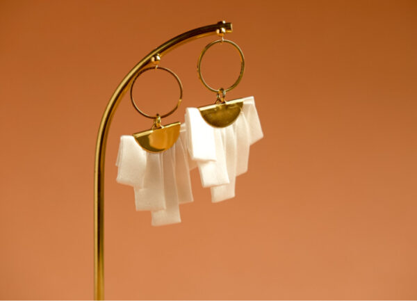 Boucles d'oreilles Ange soie ivoire et or L'Orangerie Bijoux