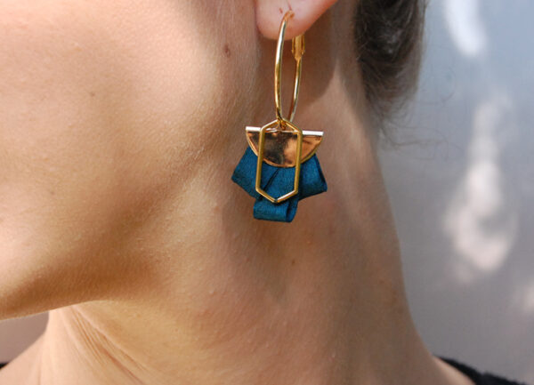 Boucles d'oreilles créoles bleu paon made in France L'Orangerie Bijoux