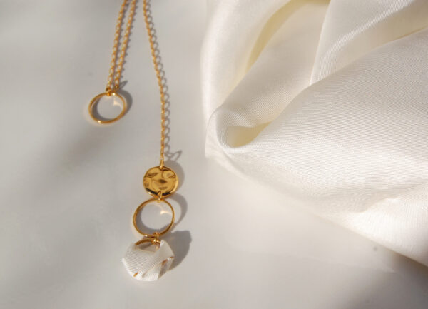 Bijou collier de dos soie blanche doré L'Orangerie Bijoux