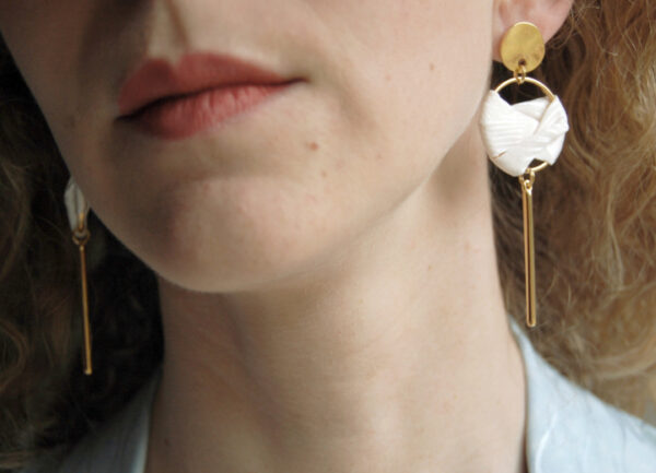 Boucles d'oreilles Jihane soie blanche doré L'Orangerie Bijoux